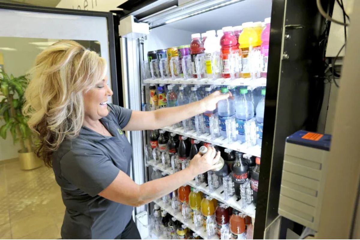 Why Choosing the Right Drink and Snack Vending Machine Supplier Matters for Your Business